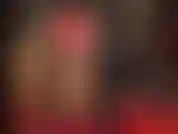 Para meus amantes de látex! Provocação sexy e fetichista em vestido curto, meias de borracha com costura e salto alto. A amante lustra aquela roupa sensual passando lubrificante por toda parte, mmmmm.