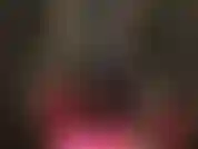 Acariciando minha grande cinta-liga branca enquanto você baba sobre meu corpo em um macacão apertado de pvc brilhante.