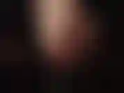 Látex e pés descalços - a patroa provoca com seus pés suados.