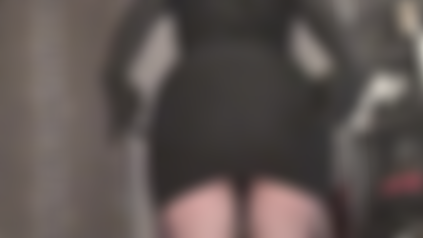 Você deseja a maravilhosa bunda redonda da sua amante - adoração de bunda, desde um vestido preto justo até uma meia-calça transparente ou uma tanga minúscula.