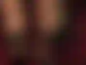 Aos pés da minha senhora, com meias de borracha transparentes e mules plataforma. Chupo meus dedos em látex. Cheiro, provo e adoro-os com esses saltos altos e sensuais. Pisoteando o seu pau de escravo, inclusive...