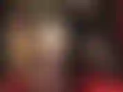 Saia sexy de cetim dourado brilhante com fenda traseira para dar um toque extra picante às camadas de meia por baixo...