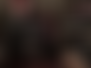 Acariciando meu pau enquanto visto um macacão preto de borracha colante. Observando sua amante de látex ordenhando esse pau. Acariciando junto.