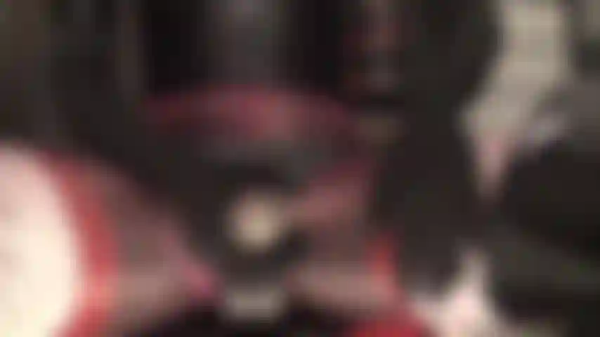 O pau da senhora te excita - botas até a coxa, macacão de spandex, muitas camadas de meias e meia-calças sensuais, fetiche por cuspe e ponto de vista com cinta-liga preta.