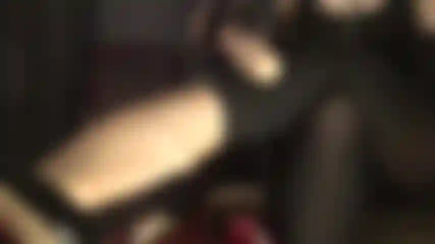 Essas leggings e luvas vão te ordenhar bem - as pernas da mistress são tão gostosas de foder em leggings de nylon preto opaco.