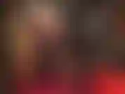 Meu deus! Este par de meias cinzas sensuais é tão transparente que quase não deixa nada para a imaginação... A senhora tem o seu pau de escravo pingando observando estas pernas, e mmmm calcinha nude por baixo...