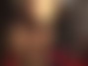 Adoro meias-calças e domino com strap-ons. Adoro minhas pernas e bunda com essas meias-calças escuras e sedosas enquanto acaricio meu grande pau preto.