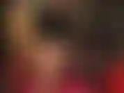 Com pernas de meia-calça bronzeadas e sensuais, luvas provocantes e um vibrador junto...