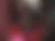 Com leggings wetlook e um enorme pau branco - o grande strapon da patroa balançando bem na frente do seu rosto enquanto ela provoca com sua bunda fantástica em calças justas.