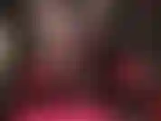 Couro, correntes, meias-calças, meia-calça, salto alto, balançando e usando cinta-liga. A senhora te mima com todos os seus fetiches e desejos.