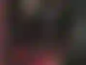 Fetiche por pvc. Senhora vestida em vinil brilhante. Adore minha bunda e pernas com essas calças justas e brilhantes e botas de cano alto. Minhas luvas são perfeitas para provocar seu pau de escravo também.