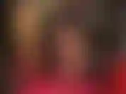 Usando sapatos de couro pendurados em meia-calça bege escura brilhante enquanto provoco seu pau escravo com luvas.