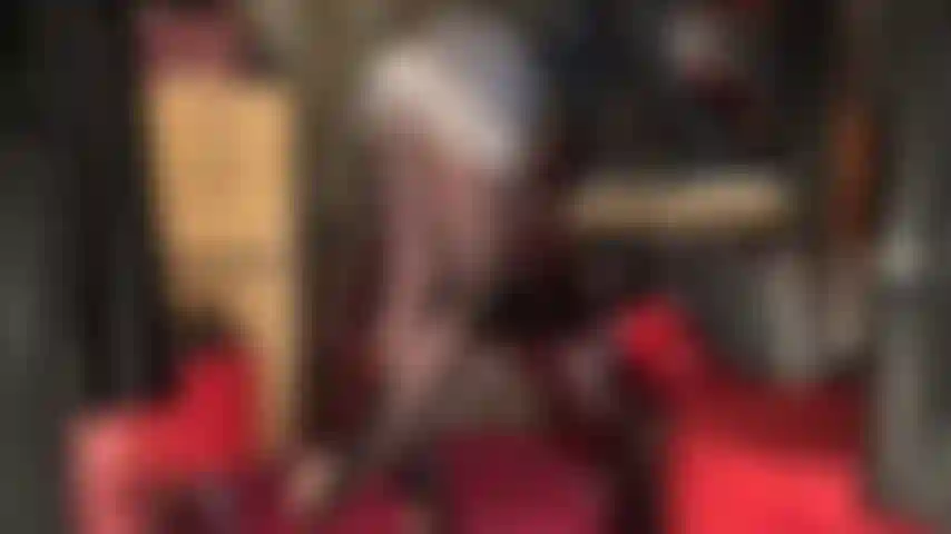 Controlada pelas minhas pernas e bunda - essas pernas em meia-calça preta brilhante te deixam fraca, levando até a bunda perfeita da sua deusa em náilon. Chegue ao limite! Se você ousar gozar, lamba!