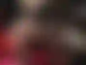 Bunda de meia-calça, quadris, coxas - adoração de bunda agachada. A senhora está com a calcinha bem alta, exibindo sua bunda e quadris gostosos.