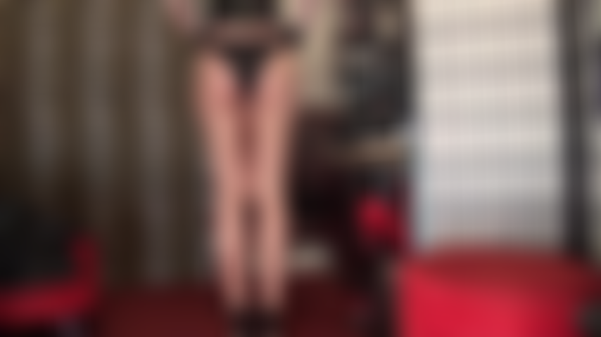 As calcinhas de biquíni de cetim preto são uma mudança sexy para as clássicas calcinhas de cetim tipo fullback.