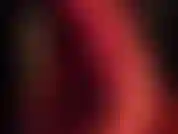 Você ama o quão brilhantes são essas calças de cetim.