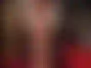 A senhora vivian brinca com seu belo corpo em uma blusa de renda nude brilhante, meias e ligas sobre meia-calça, permitindo vistas por baixo da saia...