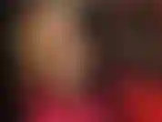 Lenta e sensual, provocando pés e pernas com meia-calça nua.