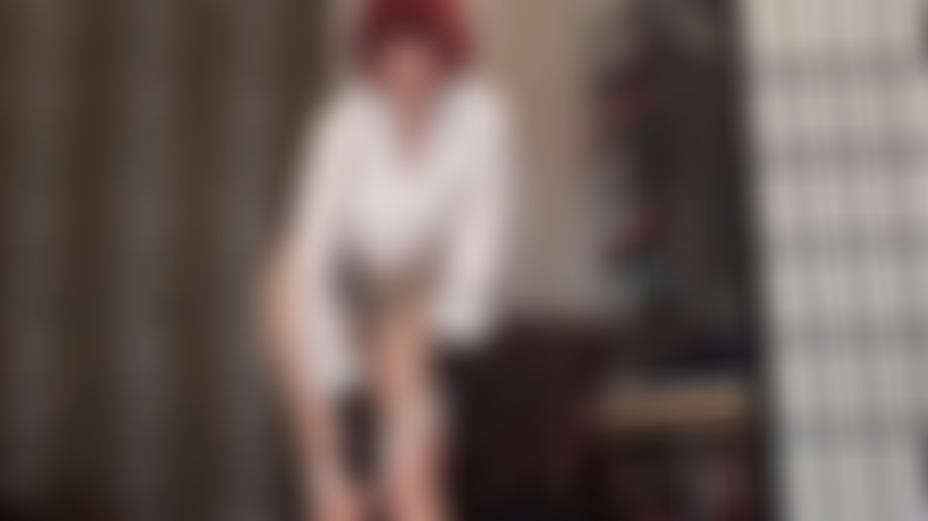 Calcinha provocante de cetim em branco e preto com meia-calça brilhante.