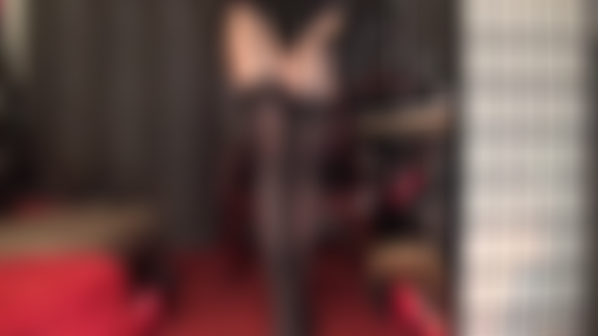 Entre as pernas da amante, com meia-calça brilhante - sentada na cara, provocação entre as pernas e adoração de bunda com meia-calça nude brilhante.
