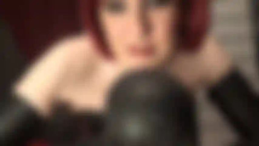 A senhora tem seus buracos famintos por um enorme pau preto - depois que você lubrificá-los com sua linda boca, sua deusa do couro lhe dará todo o comprimento em sua bunda de vadia.