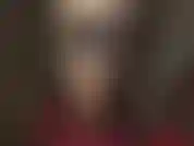 Couro sexy e correntes te deixam louco. A senhora combina este ursinho fetichista minúsculo com meia-calça bege brilhante e luvas de vinil brilhantes e sensuais.