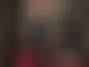 Sua amante fetichista em um macacão de vinil preto brilhante tem um pau grande e grande para você.