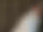 Mistress exibe o maravilhoso fetiche de golas levantadas de jaquetas e casacos de couro em camadas.