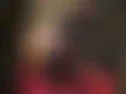Com um body de pvc brilhante e botas de cano alto - você adoraria ser chutado por essas botas...