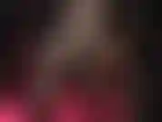 Uso mules plataforma altos e sensuais e pernas de meia-calça preta transparente.