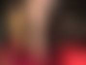 A senhora usa seu fetiche por meias-calças extra brilhantes para deixá-lo duro e pingando pré-sêmen, para que ela possa usar esse suco em todo o seu pau e cu.