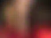 A senhora usa seu fetiche por meias-calças extra brilhantes para deixá-lo duro e pingando pré-sêmen, para que ela possa usar esse suco em todo o seu pau e cu.