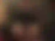 A senhora vivian abre sua bunda imunda de puta com luvas de borracha compridas e brilhantes e seu enorme pau preto. Sente-se no meu punho e no meu pau!