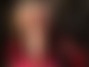 Com camadas de nylon nude brilhante, adoração por bundas, fetiche por pés - sua deusa acrescenta outra camada de nylon brilhante com essas lindas meias bege.