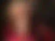 Com camadas de nylon nude brilhante, adoração por bundas, fetiche por pés - sua deusa acrescenta outra camada de nylon brilhante com essas lindas meias bege.