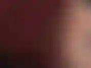 Fetichista por batom vermelho escuro e brincadeira com cuspe.