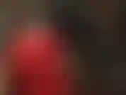 Com fetiche por látex - vestida em látex brilhante super justo e observe sua amante fazer uma punheta com luvas.