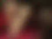 Meia-calça nude, calcinha preta, pernas de nylon sensuais e a vista no meio.