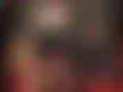 Adoro minhas curvas sensuais em meias de borracha brilhantes e justas com costuras abertas. Esta é uma saia de látex sexy e lisa, combinada com meias de náilon vintage e cinta-liga.