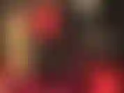 Uma deusa loira que permite que você adore sua bunda com leggings vermelhas justas e um body de pvc, fode sua boca com luvas de pvc e sua boceta com uma cinta-liga preta enorme.