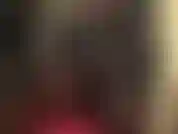 A mistress exibe suas maravilhosas pernas cobertas de náilon com meia-calça marrom escura opaca, combinadas com um blazer de couro, minivestido e saltos altos de aço vermelho.