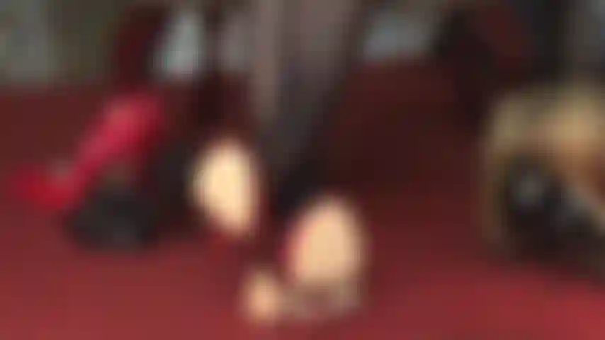 Seu pau inútil e flácido de escravo é o apoio para os pés da senhora vivian. Seu salto agulha em sua virilha, massageando seu membro flácido, a senhora sabe que é hora de te castigar.