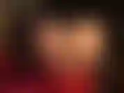 Pau, bunda e pés descalços.