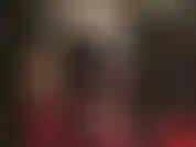 Observe a amante trocar de roupa, passando de sutiã e calcinha para uma provocação com a bunda nua para uma saia curta e sensual para adoração de bunda, depois leggings super justas e uma calcinha vermelha minúscula.