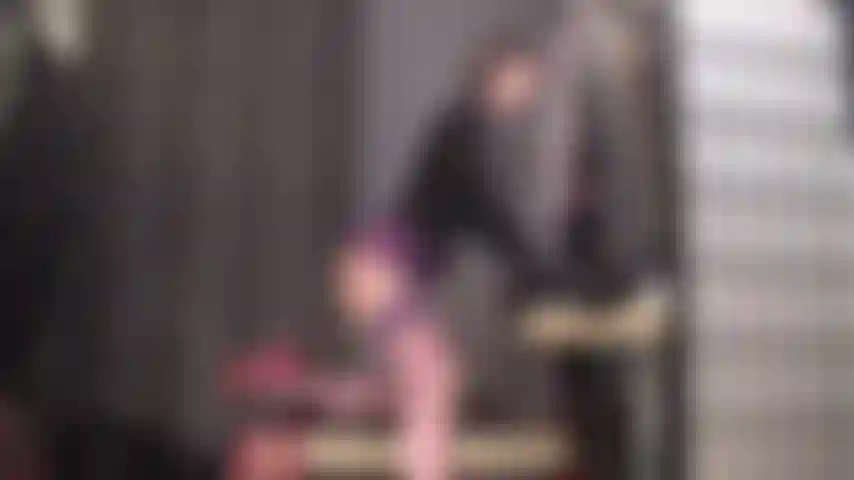 Fodida na garganta, degradada e espancada pelo pauzão da patroa. Tudo o que você tinha que fazer era chupar meu pau até secar enquanto garantia que minhas meias estivessem sempre em ordem. Mas você nem isso conseguiria fazer...