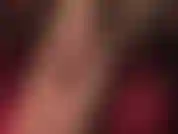 Vestindo meia-calça preta transparente e calças pretas, provocando em close com solas e dedos de náilon macios e sensuais.