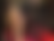 Adoro meu enorme pau preto dentro de uma meia-calça dourada e brilhante. Consigo te ver babando por todo o corpo, querendo chupá-lo até secar.