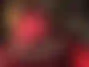 A senhora me provoca com meias de seda com costura, ligas e calcinhas de renda, incentivando a masturbação enquanto acaricia uma de suas grandes cintas brancas cobertas de náilon. Acaricie suavemente junto comigo.