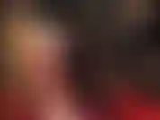 A deusa ordenha paus com essa roupa incrível de borracha com meias de renda por cima de látex. Adoro bundas e provoco paus.