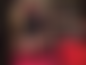 Você ama minha bunda! Meia-calça preta transparente e um body de pvc brilhante com tanga nas costas emolduram perfeitamente minha bunda incrível.